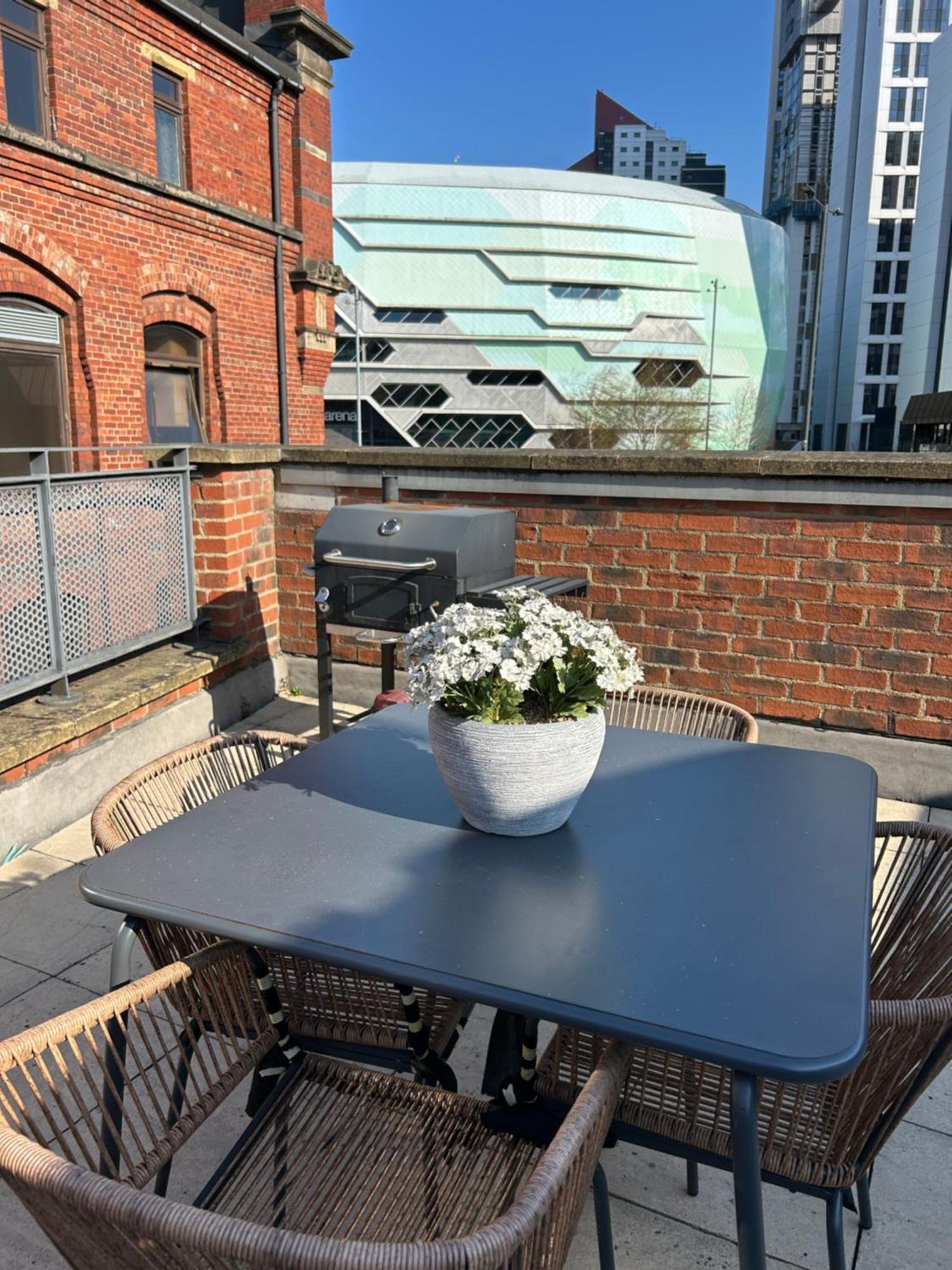 Central Leeds Townhouse With Private Roof Garden Sleeps 4 Экстерьер фото